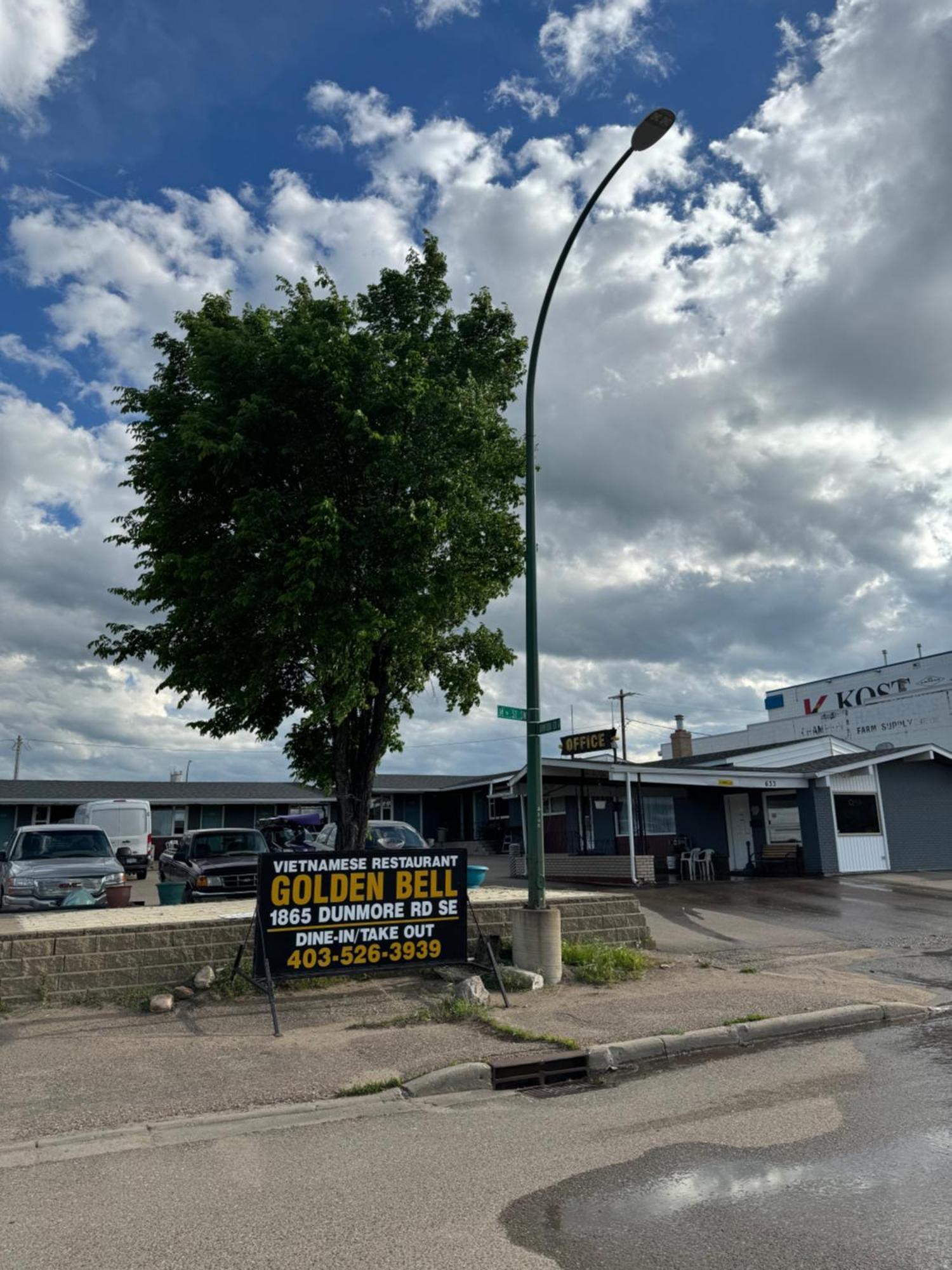 Ace Crown Motel Медисин-Хат Экстерьер фото