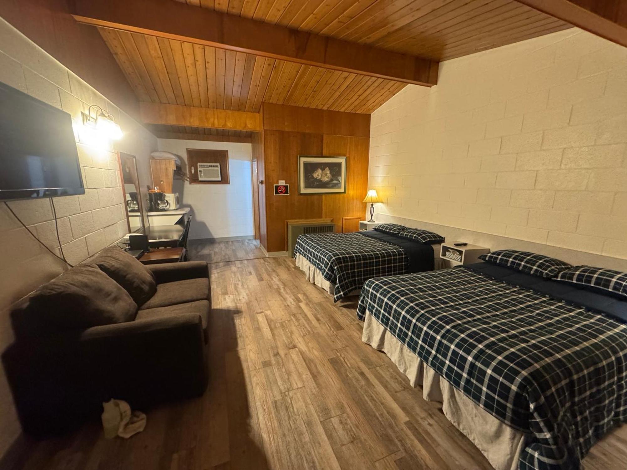 Ace Crown Motel Медисин-Хат Экстерьер фото