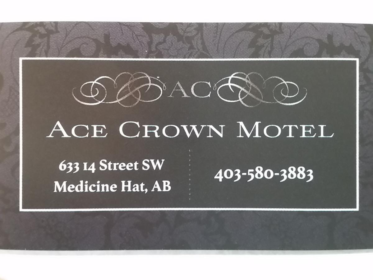 Ace Crown Motel Медисин-Хат Экстерьер фото